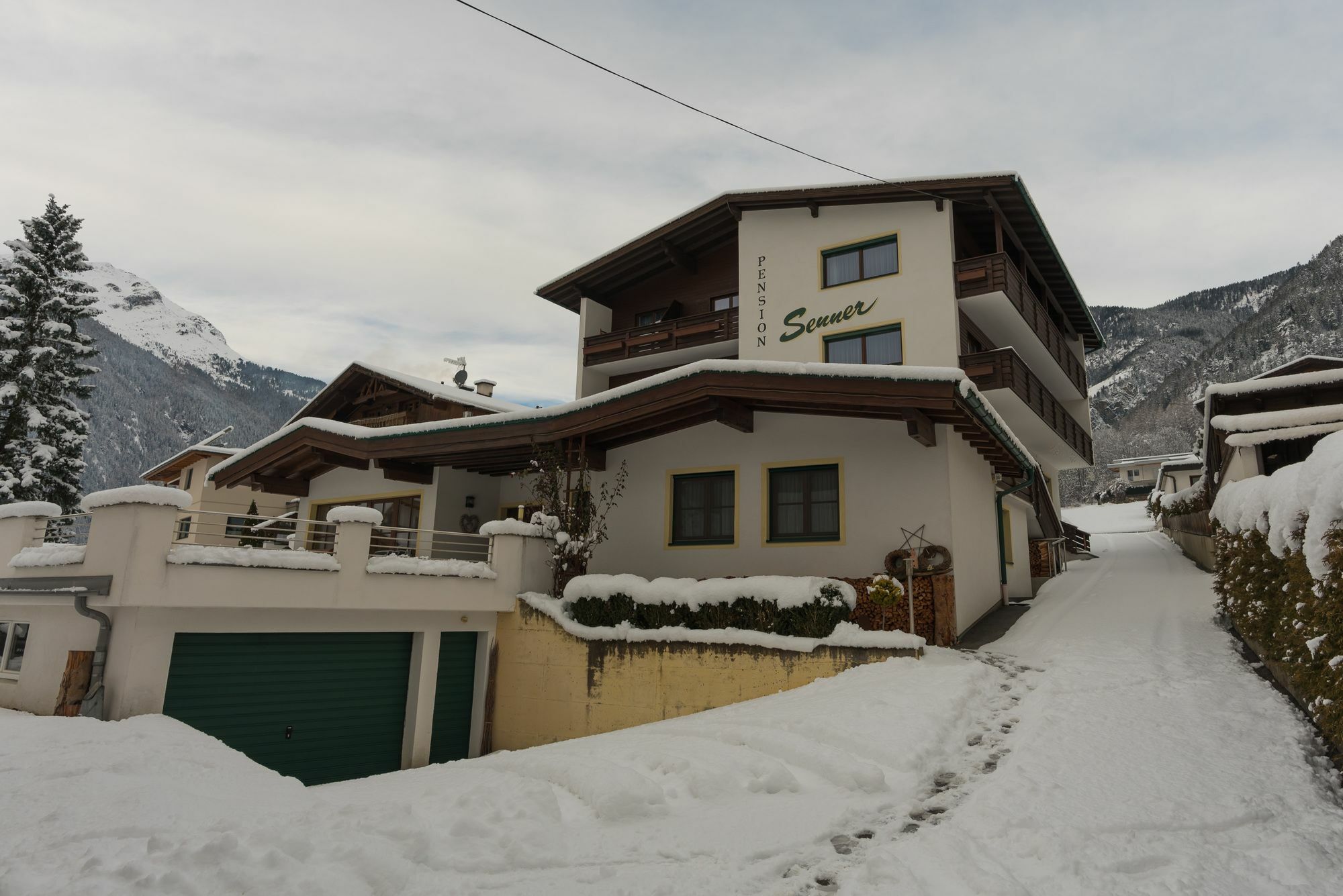 Senner Appartements Umhausen Esterno foto